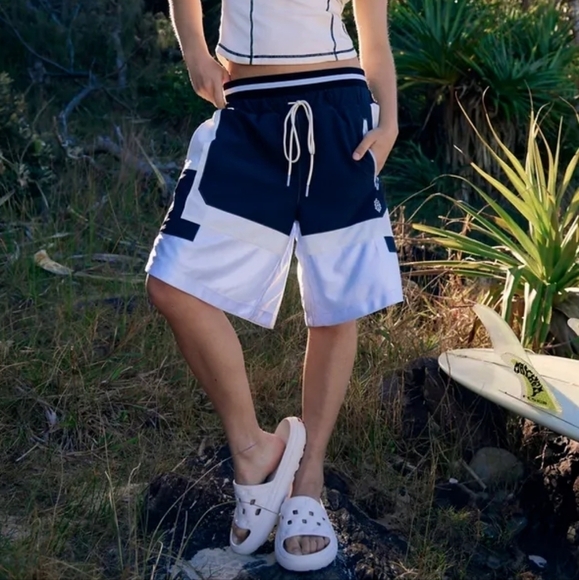 NEW FREE PEOPLE MOVEMENT DRAFT PICK SHORTS SIZE SMALL $98 - Picture 1 of 9